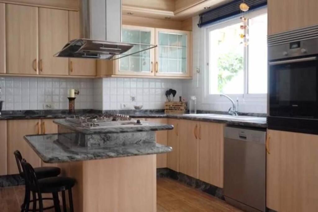 Gezellige Villa Met Prachtig Zicht En Zwembad Arona  Luaran gambar