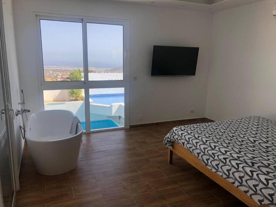 Gezellige Villa Met Prachtig Zicht En Zwembad Arona  Luaran gambar